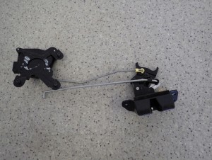 HYUNDAI i10 07-13 ZAMEK KLAPY BAGAŻNIKA 2/4 MINIATURA