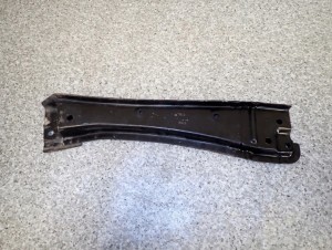 SUZUKI SPLASH 08-14 WSPORNIK WZDŁUŻNY BELKI ZAWIESZENIA PRZEDNIEGO LEWY 3/4 MINIATURA