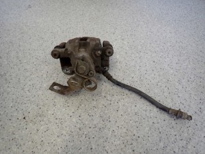 CIVIC VIII UFO 06-11 ZACISK HAMULCOWY TYLNY LEWY 2/5 MINIATURA