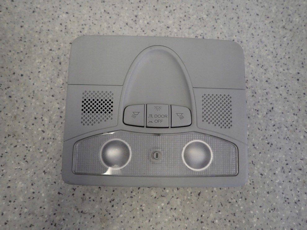 CIVIC VIII UFO 06-11 LAMPKA OŚWIETLENIA KABINY 1/5