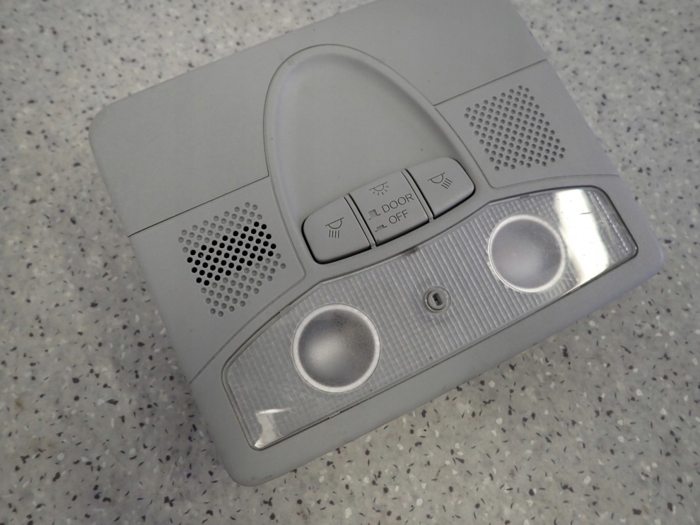 CIVIC VIII UFO 06-11 LAMPKA OŚWIETLENIA KABINY 2/5