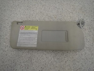 SUZUKI IGNIS 04-08 DASZEK PRZECIWSŁONECZNY PRAWY 2/4 MINIATURA