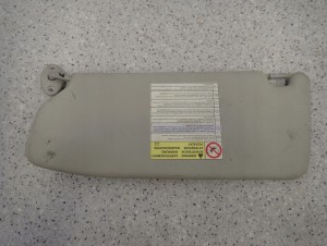 SUZUKI IGNIS 04-08 DASZEK PRZECIWSŁONECZNY PRAWY 3/4 MINIATURA