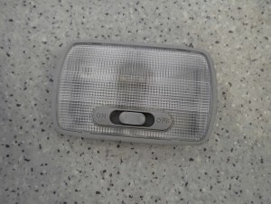 CIVIC VIII UFO 06-11 LAMPKA TYLNA OŚWIETLENIA KABINY 1/2 MINIATURA