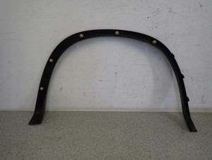 SUZUKI IGNIS 00-03 LISTWA BŁOTNIKA PRZEDNIA LEWA 4/6 MINIATURA