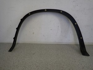 SUZUKI IGNIS 00-03 LISTWA BŁOTNIKA PRZEDNIA PRAWA 4/6 MINIATURA