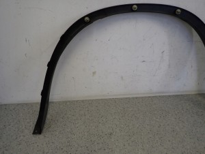 SUZUKI IGNIS 00-03 LISTWA BŁOTNIKA PRZEDNIA PRAWA 5/6 MINIATURA