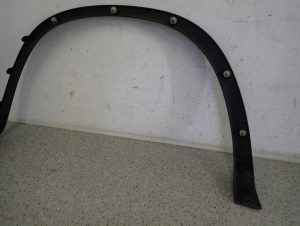 SUZUKI IGNIS 00-03 LISTWA BŁOTNIKA PRZEDNIA PRAWA 6/6 MINIATURA