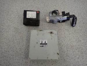 NISSAN PATROL Y61 2.8D ZESTAW STARTOWY KOMPUTER STACYJKA 1/6 MINIATURA