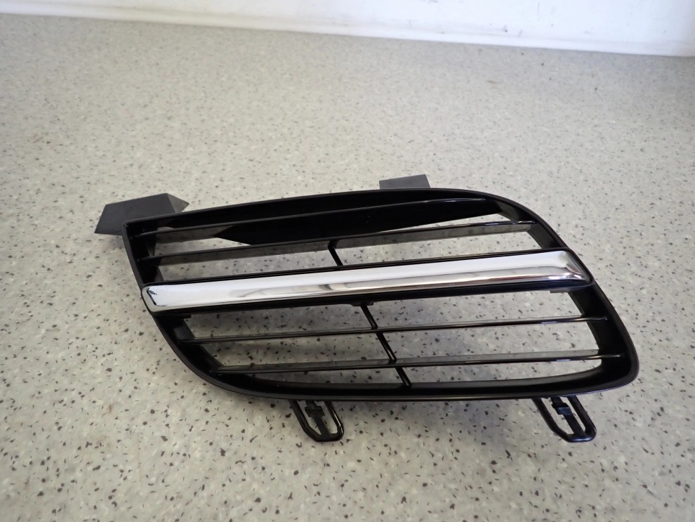 NISSAN ALMERA N16 00-03 ATRAPA PRZEDNIA PRAWA 2/4