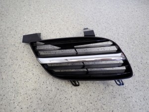 NISSAN ALMERA N16 00-03 ATRAPA PRZEDNIA PRAWA