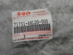 SUZUKI SWIFT MK7 10- ŚLIZG ZDERZAKA PRZEDNI PRAWY NOWY 4/4 MINIATURA