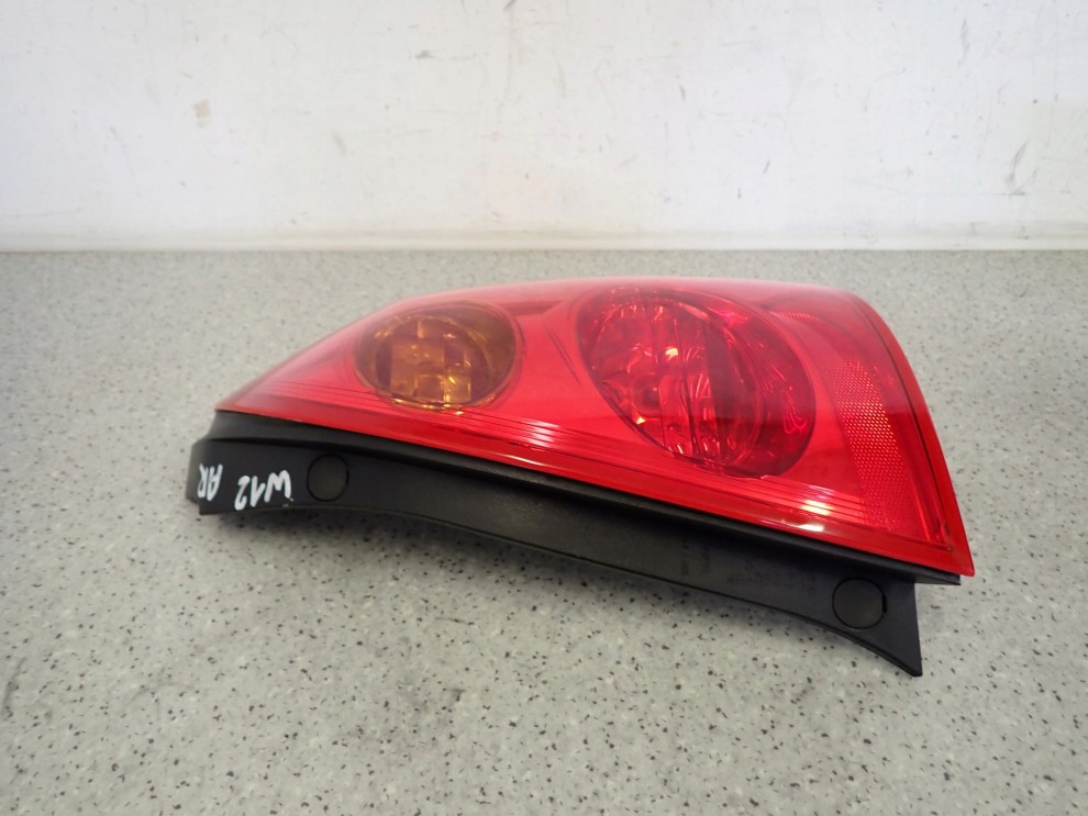 NISSAN PRIMERA 02- 07 P12 KOMBI LAMPA TYLNA PRAWA 4/6