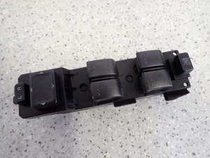 MAZDA6 MAZDA 6 GG 05- PANEL STEROWANIA SZYBAMI PRZEDNI LEWY 2/4 MINIATURA