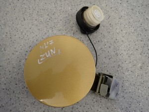 SUZUKI SWIFT MK7 10- KLAPKA WLEWU PALIWA ZUN 2/3 MINIATURA