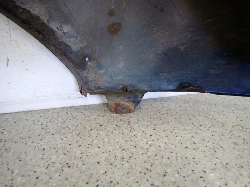 SSANGYONG MUSSO 95- BŁOTNIK PRZEDNI LEWY 13/16