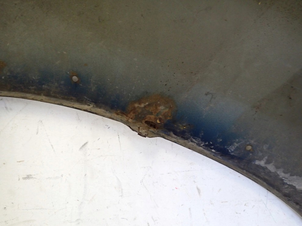 SSANGYONG MUSSO 95- BŁOTNIK PRZEDNI LEWY 14/16