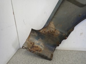 SSANGYONG MUSSO 95- BŁOTNIK PRZEDNI LEWY 15/16 MINIATURA