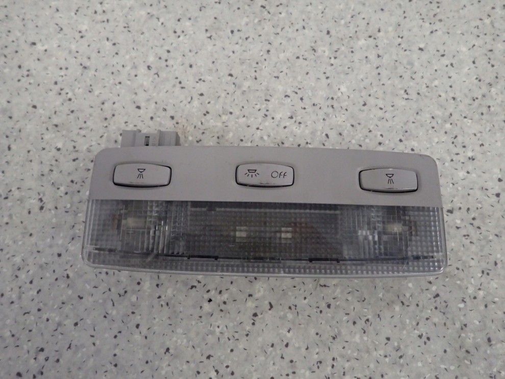 NISSAN PRIMERA P12 03- LAMPKA OŚWIETLENIA KABINY TYŁ 1/2