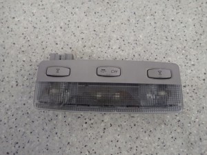 NISSAN PRIMERA P12 03- LAMPKA OŚWIETLENIA KABINY TYŁ 1/2 MINIATURA