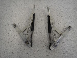 MAZDA3 MAZDA 3 BK SEDAN 4D 03- ZAWIASY SIŁOWNIKI KLAPY BAGAŻNIKA KOMPLET 1/3 MINIATURA