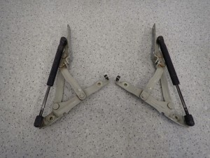 MAZDA3 MAZDA 3 BK SEDAN 4D 03- ZAWIASY SIŁOWNIKI KLAPY BAGAŻNIKA KOMPLET 2/3 MINIATURA