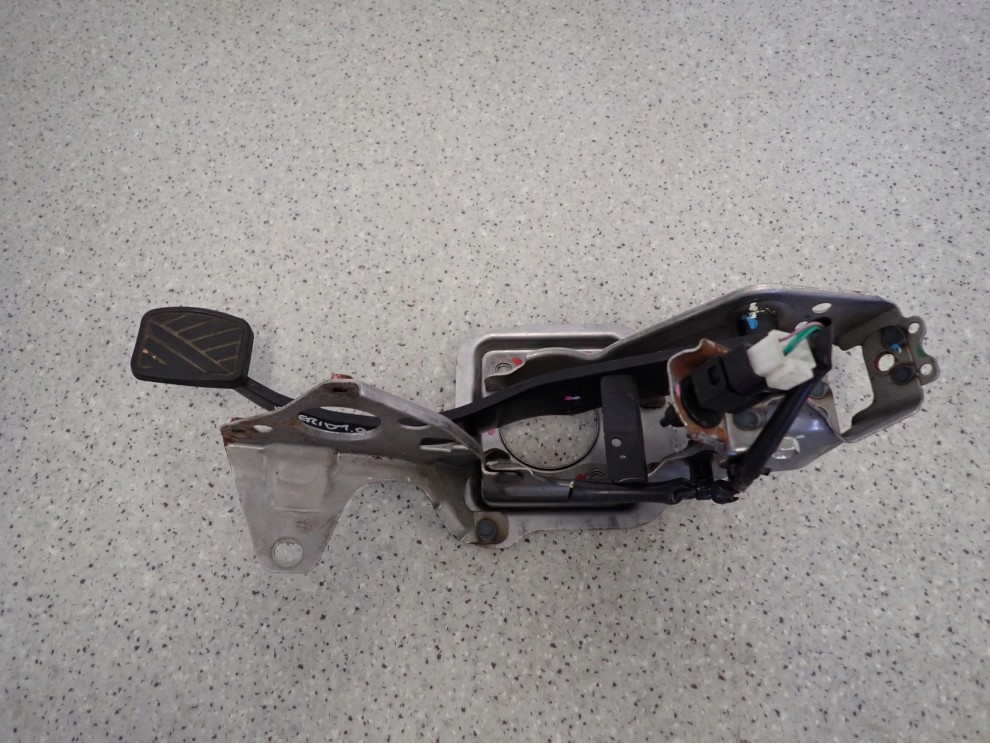 SUZUKI CELERIO 14-19 PEDAŁ HAMULCA 2/4