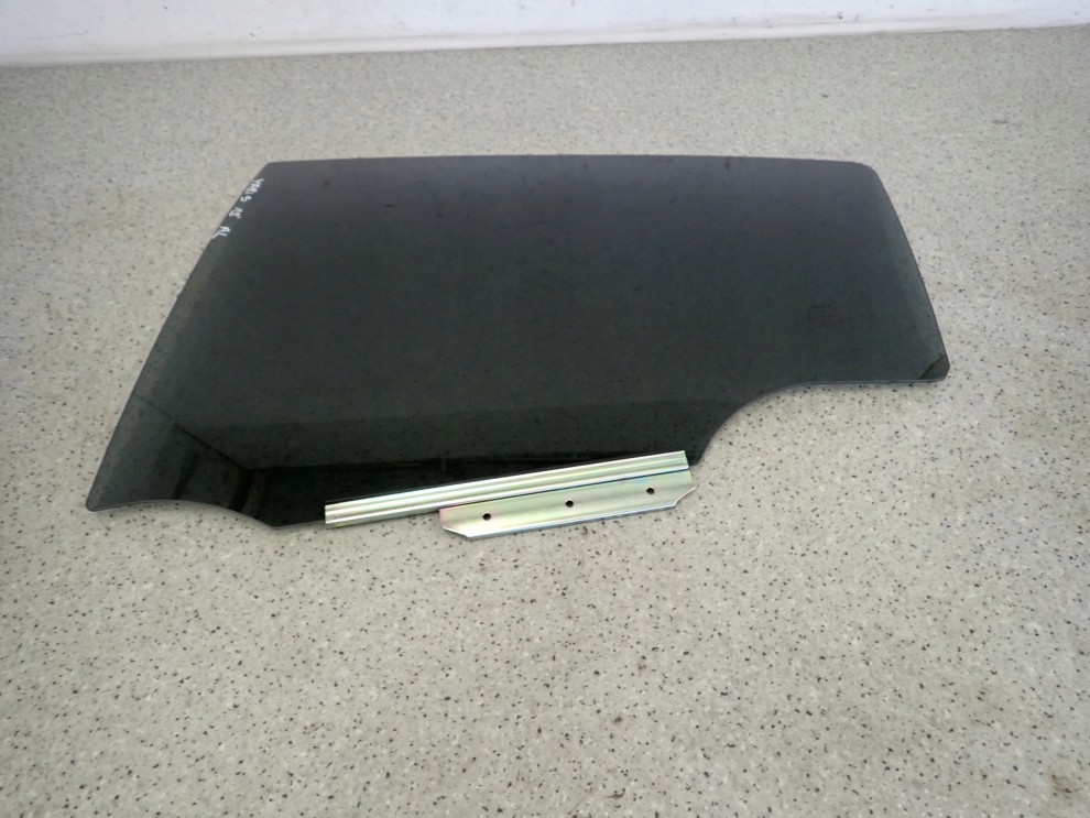 TOYOTA YARIS III 12-19 SZYBA DRZWI TYLNA LEWA PRZYCIEMNIANA 3/4