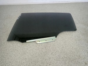 TOYOTA YARIS III 12-19 SZYBA DRZWI TYLNA LEWA PRZYCIEMNIANA 3/4 MINIATURA