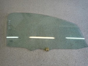 TOYOTA AYGO 5d 05-12 SZYBA DRZWI PRZEDNIA PRAWA 2/2 MINIATURA