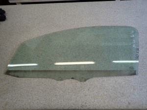 TOYOTA AYGO 05-12 SZYBA DRZWI LEWYCH 3 DRZWI 2/3 MINIATURA