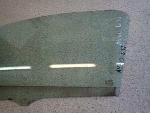 TOYOTA AYGO 05-12 SZYBA DRZWI LEWYCH 3 DRZWI 3/3 MINIATURA