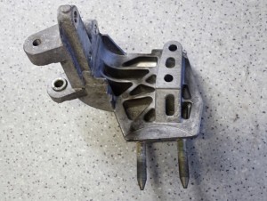 HONDA CIVIC VII GEN 01-05 1.4 ŁAPA SILNIKA ROZRZĄDU 2/5 MINIATURA