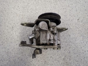 NISSAN MICRA K11 BENZYNA 98-02 POMPA WSPOMAGANIA 1/5 MINIATURA