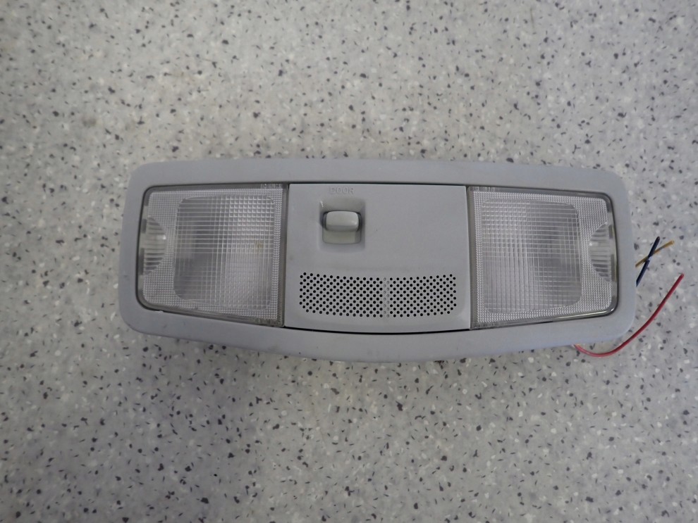 MITSUBISHI LANCER VIII 08- LAMPKA OŚWIETLENIA KABINY 1/4