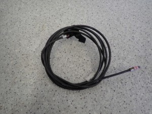 MITSUBISHI LANCER VIII SEDAN 4D 08- LINKA OTWIERANIA KLAPKI WLEWU PALIWA 1/3 MINIATURA