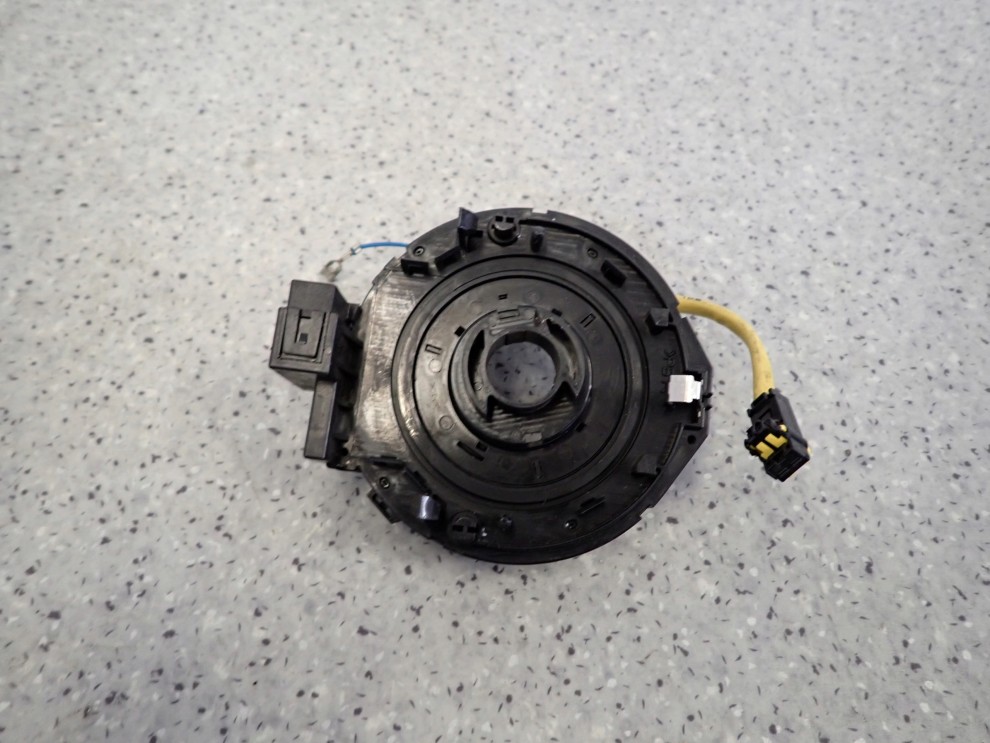 TOYOTA YARIS I 03- TAŚMA POD KIEROWNICE 4/4