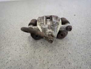 HYUNDAI i30 KIA CEED 07-12 ZACISK HAMULCOWY TYLNY LEWY 4/6 MINIATURA