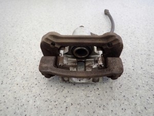 HYUNDAI i30 KIA CEED 07-12 ZACISK HAMULCOWY TYLNY PRAWY 4/5 MINIATURA