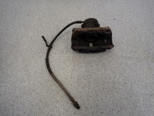 KIA VENGA 09- ZACISK HAMULCOWY PRZEDNI LEWY 4/7 MINIATURA