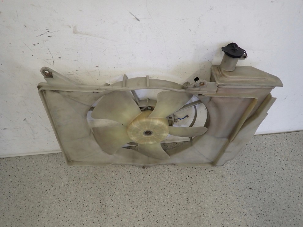 TOYOTA YARIS JP 99-05 WENTYLATOR CHŁODNICY WODY KLIMY BENZYNA 2/4