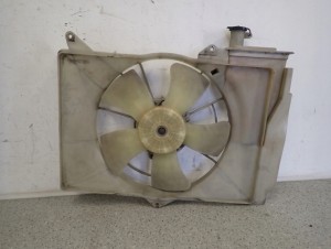 TOYOTA YARIS JP 99-05 WENTYLATOR CHŁODNICY WODY KLIMY BENZYNA 1/4 MINIATURA