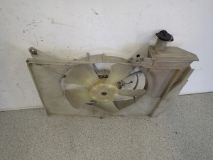 TOYOTA YARIS JP 99-05 WENTYLATOR CHŁODNICY WODY KLIMY BENZYNA 2/4 MINIATURA