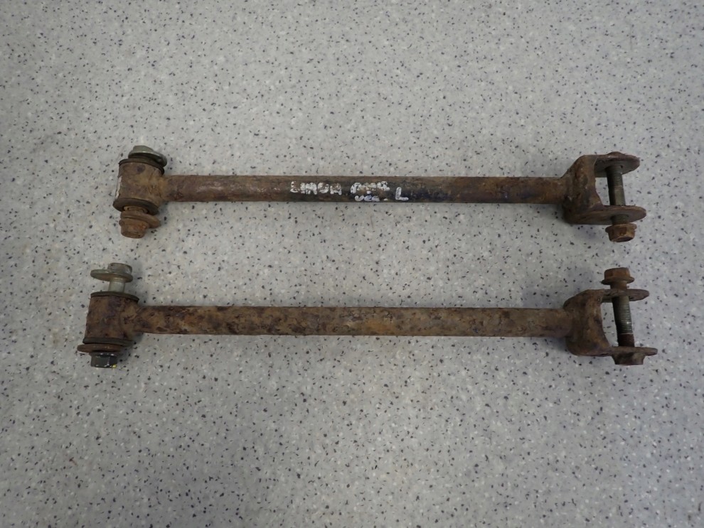 SUZUKI LIANA 02- WAHACZ TYLNY LEWY LUB PRAWY POPRZECZNY 4/4