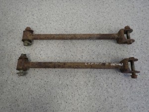 SUZUKI LIANA 02- WAHACZ TYLNY LEWY LUB PRAWY POPRZECZNY 1/4 MINIATURA