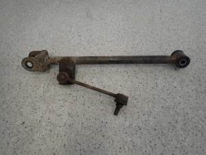 SUZUKI LIANA 02- WAHACZ TYLNY LEWY POPRZECZNY DO STABILIZATORA 1/5 MINIATURA