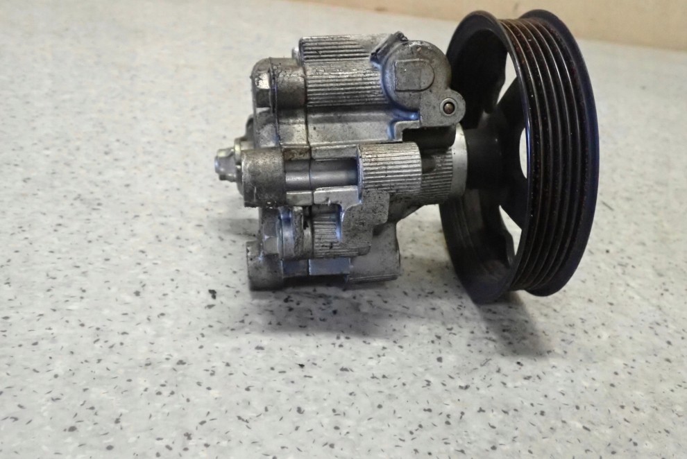 TOYOTA COROLLA VERSO 04-08 1.8i POMPA WSPOMAGANIA 2/5
