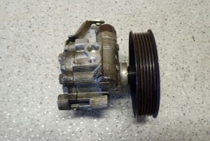 TOYOTA COROLLA VERSO 04-08 1.8i POMPA WSPOMAGANIA 3/5 MINIATURA
