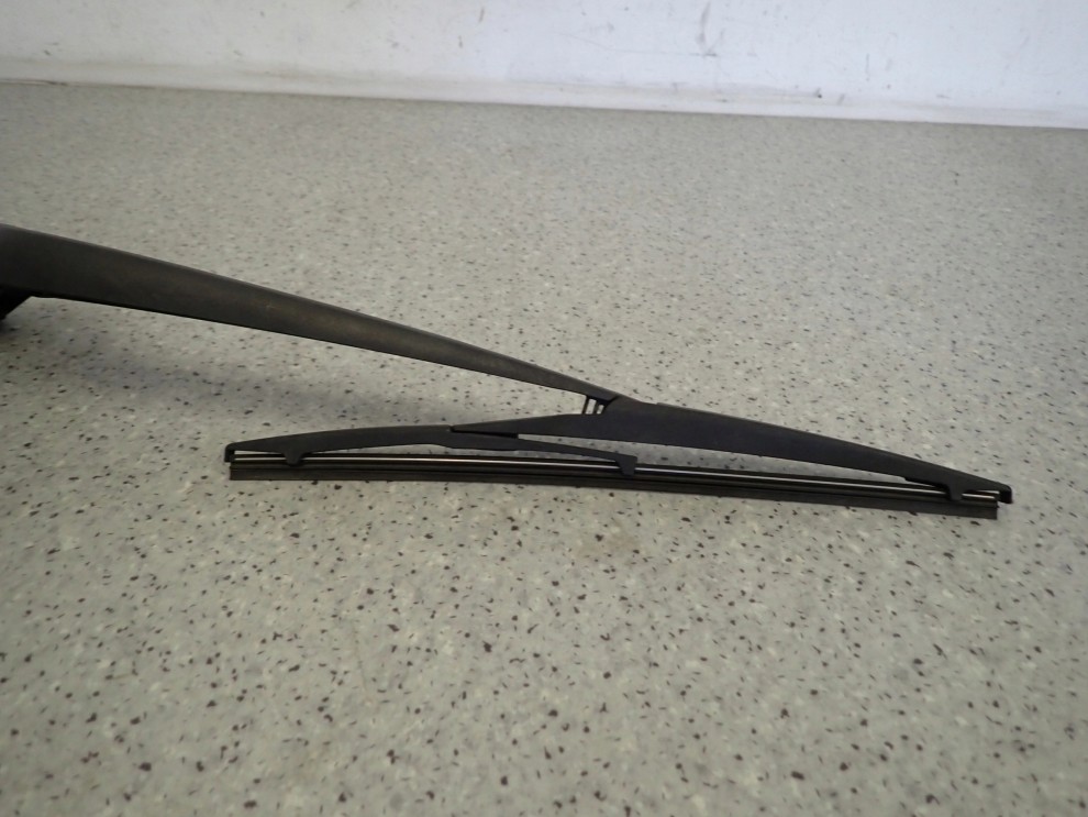 TOYOTA AURIS 06-12 RAMIE WYCIERACZKI TYLNE 2/6