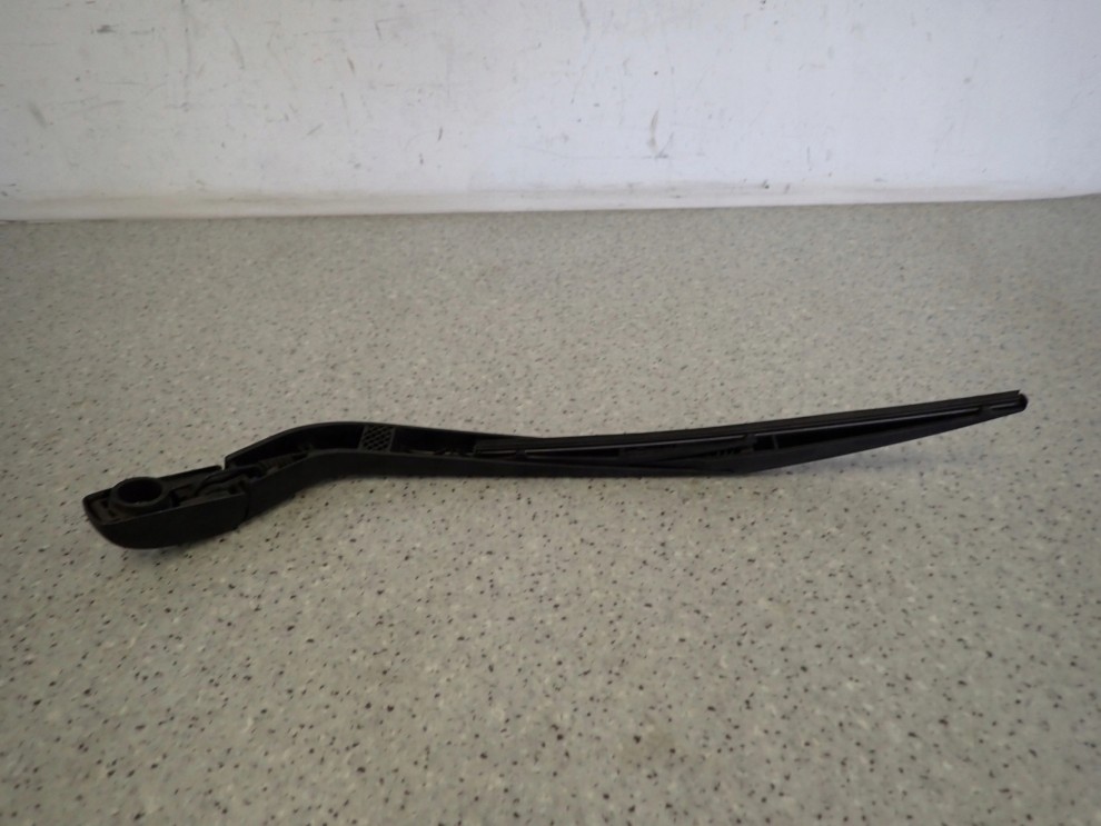 TOYOTA AURIS 06-12 RAMIE WYCIERACZKI TYLNE 4/6